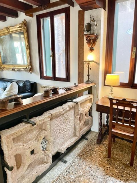 Ca' Della Carita' Apartment เวนิส ภายนอก รูปภาพ
