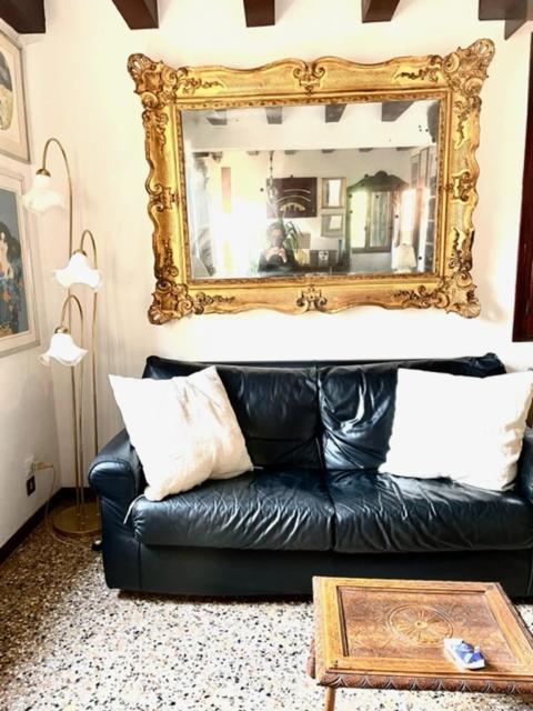 Ca' Della Carita' Apartment เวนิส ภายนอก รูปภาพ